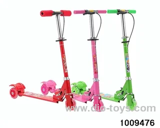 Three wheel scooter with handbrake, wheels with flint lights in color box