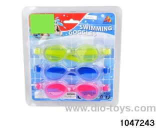 swimming goggles in clam shell