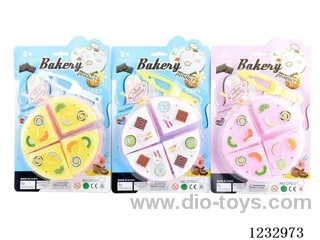 Cutting set cake
