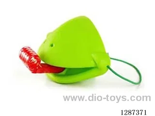 Single-Player Version: Frog Sticks Out Its Tongue Mask