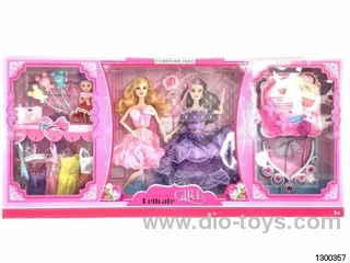 11.5-inch 11-joint double-person Barbie doll set including balloons, bouquet, camera, necklace, bag, perfume bottle and clothing