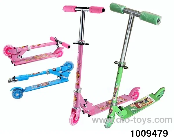 Three wheel scooter with flint light in color box