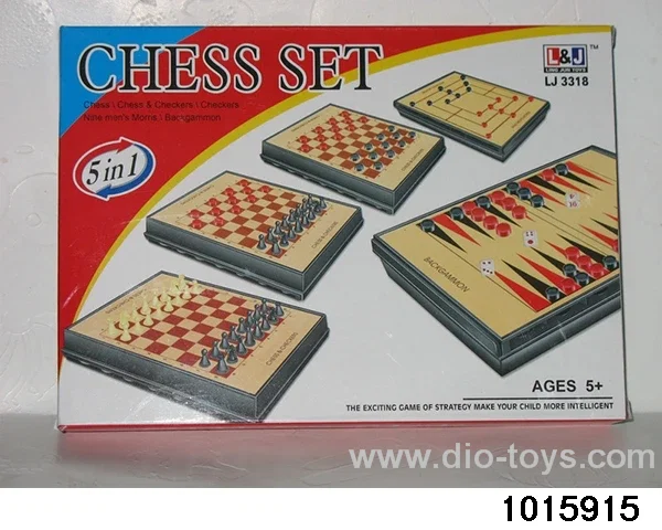 4 in 1 Chess (middle) in color box