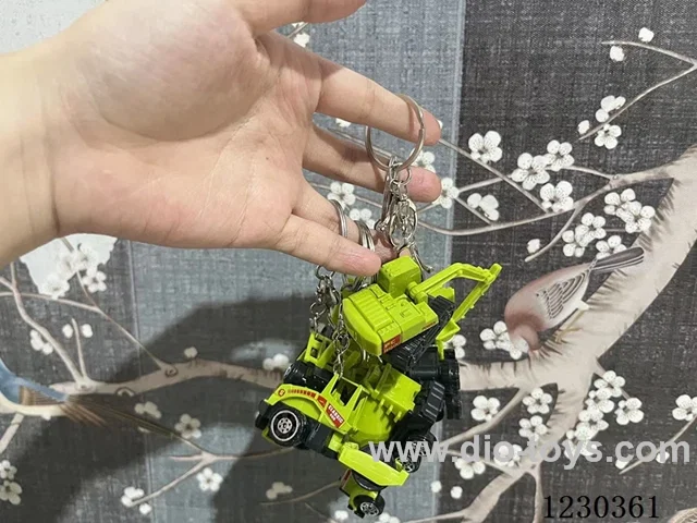 1:64 Free Wheel Alloy Engineering Vehicle Key Chain