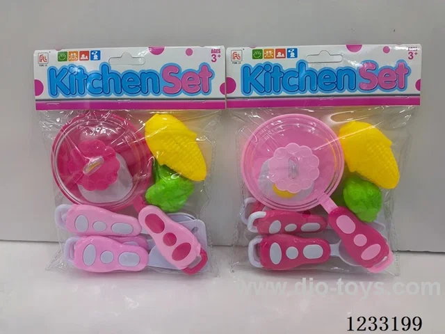 Play kitchen tableware set